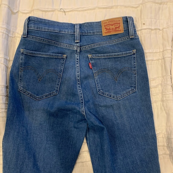 Levi’s 721 Skinny Ankle Jean - Picture 3 of 4